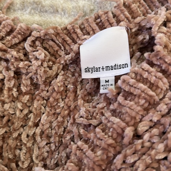 Tan sweater - Picture 3 of 3